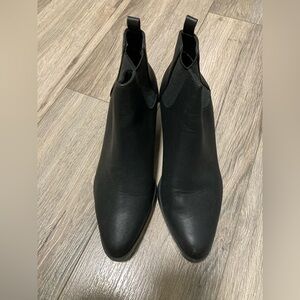 Old Navy Sleek Black Ankle Booties